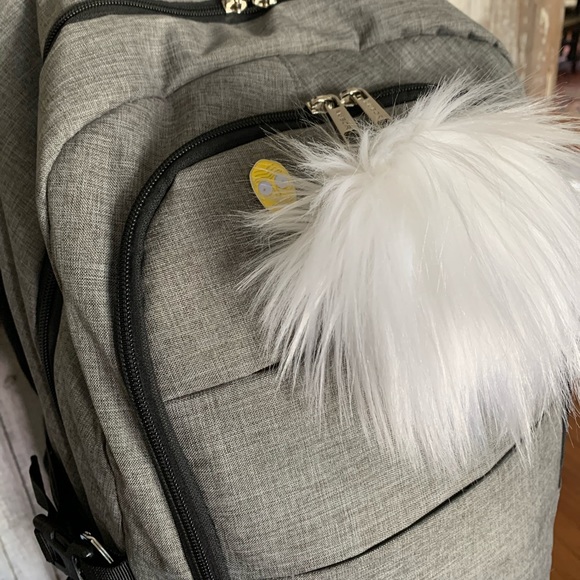 White faux fur pom pom zipper charm key ring - Picture 2 of 4